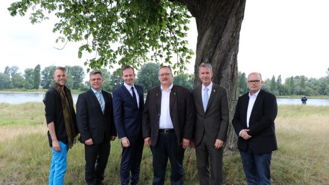 Rheinbrücke/Wörth: Volker Wissing mit den baden-württembergischen Teilnehmern