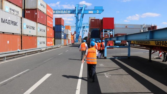 Frankenbach Container Terminals: Pro Tag werden hier 700 LKW be- und entladen. 