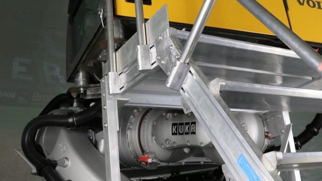Fraunhofer ITWM: Der Simulator sitzt auf einem Industrieroboter von KUKA Robotics 