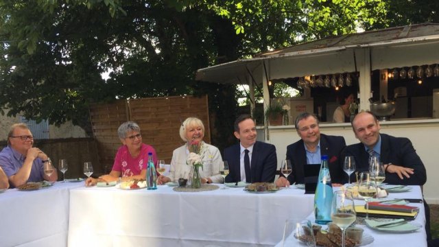  Schloss Janson: Mit dem Besuch im Weingut klingt der erste Tag der Sommertour aus.