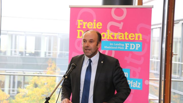 Marco Weber ist Sprecher für Landwirtschaft und Weinbau sowie Umwelt und Energie der FDP-Fraktion