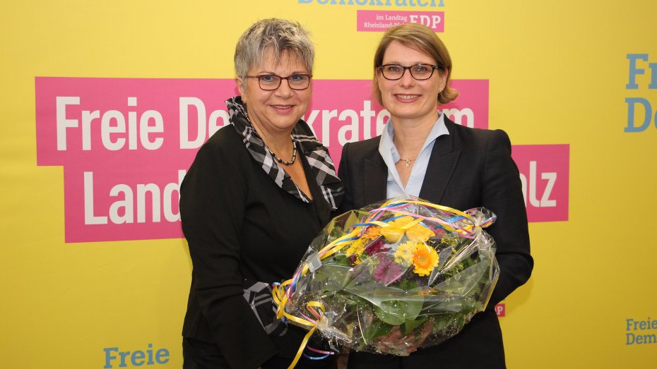 Helga Lerch und Bildungsministerin Dr. Stefanie Hubig