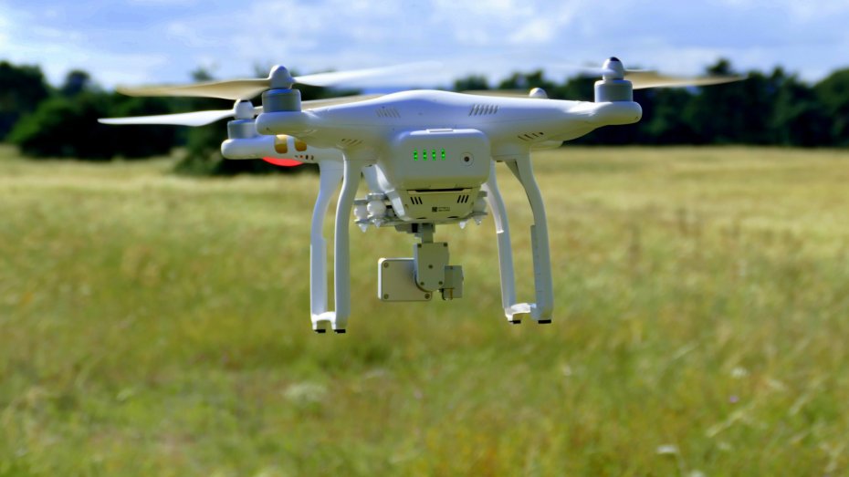 Drohne über Feld