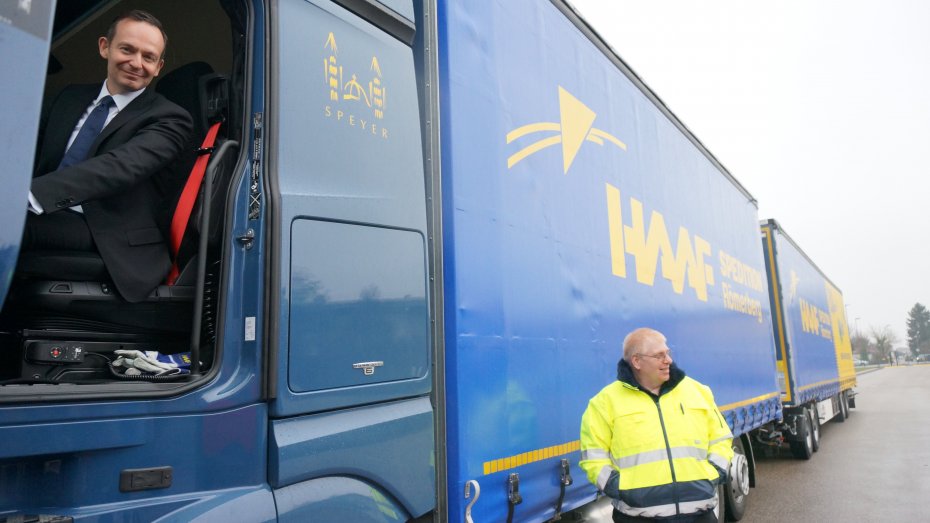 Verkehrsminister Dr. Volker Wissing gibt Strecken für Gigaliner frei