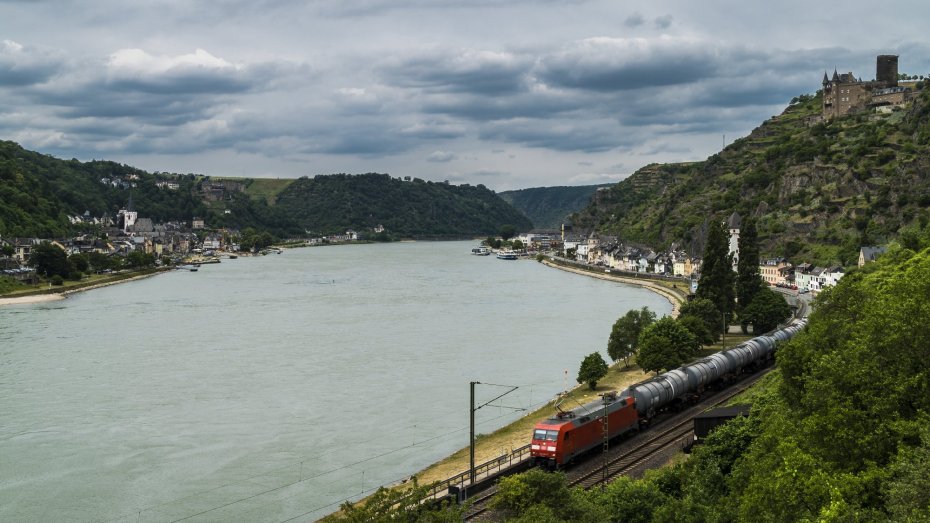 Bahn im Mittelrheintal