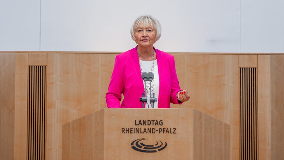 Cornelia Willius-Senzer im Landtag Rheinland-Pfalz