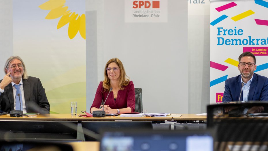 Pressekonferenz der Ampel-Fraktionen (Bild Laura Lazzarotti-Ultes / SPD-Fraktion RLP)