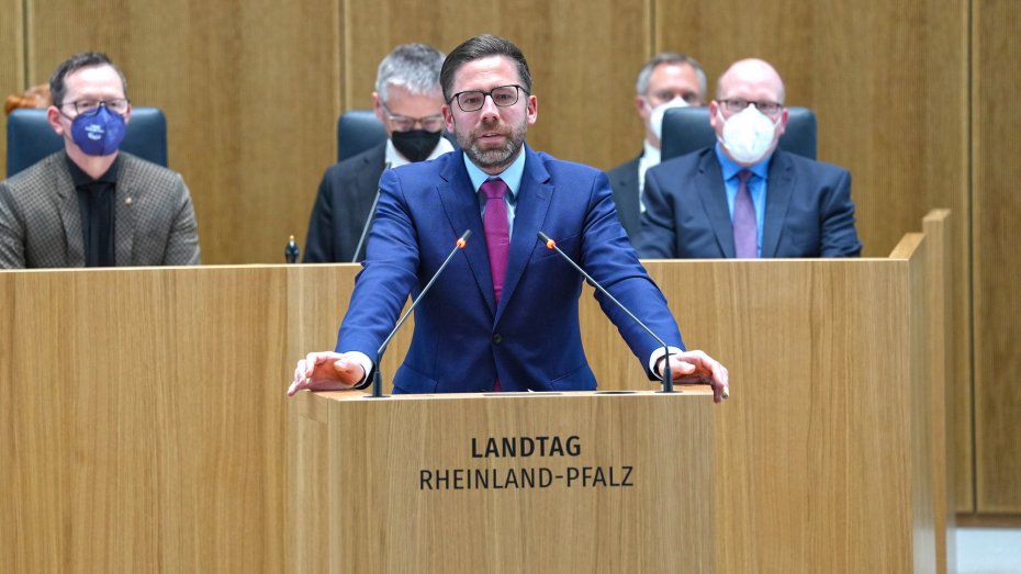 Philipp Fernis bei seiner Haushaltsrede am 30. März 2022