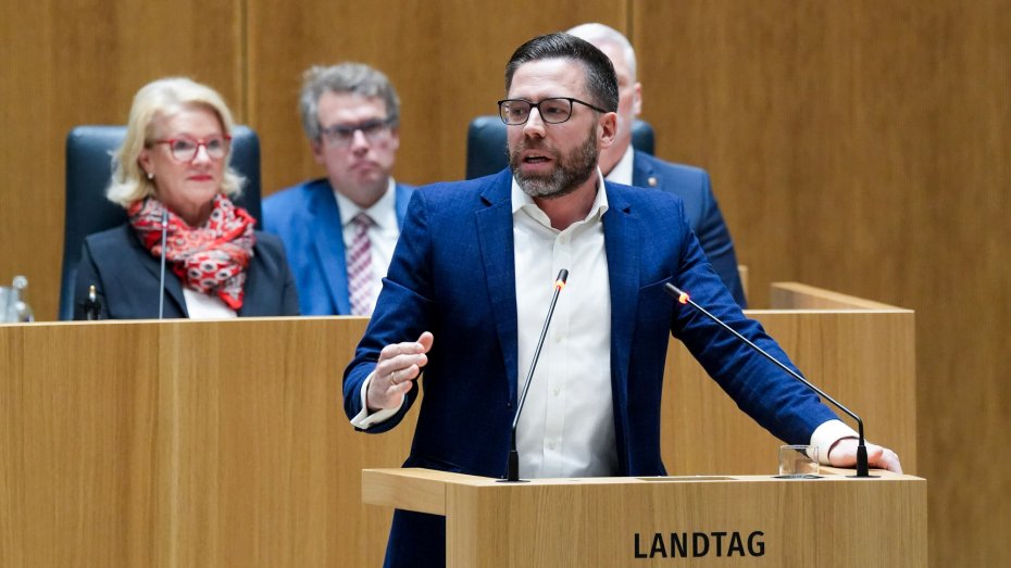 Philipp Fernis im Plenum des Landtags am 23. November 2022