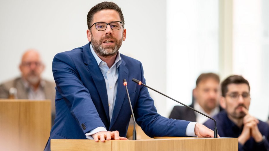 Philipp Fernis im Plenum des rheinland-pfälzischen Landtags