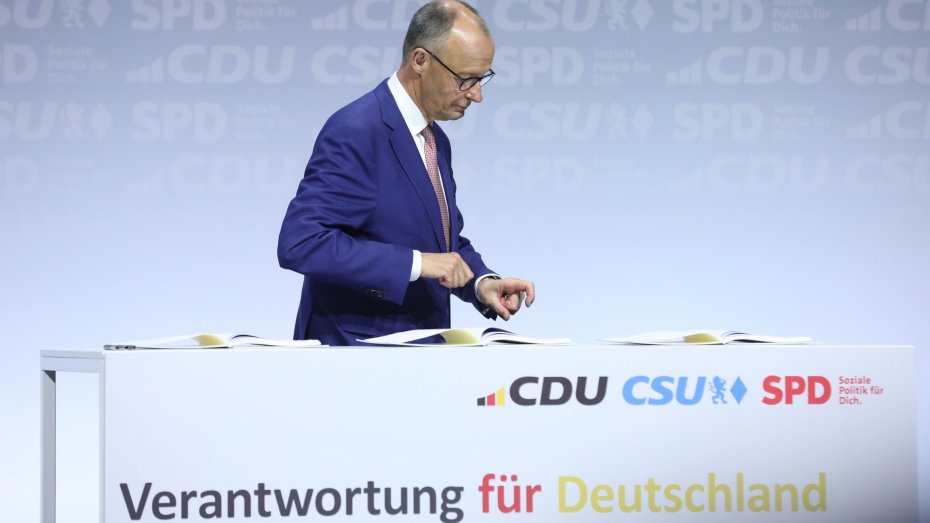 Friedrich Merz bei der Unterzeichnung des Koalitionsvertrags am 5. Mai 2025
