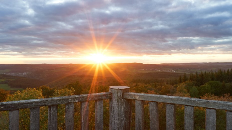 Sonnenuntergang über dem Wald bei Gerolstein