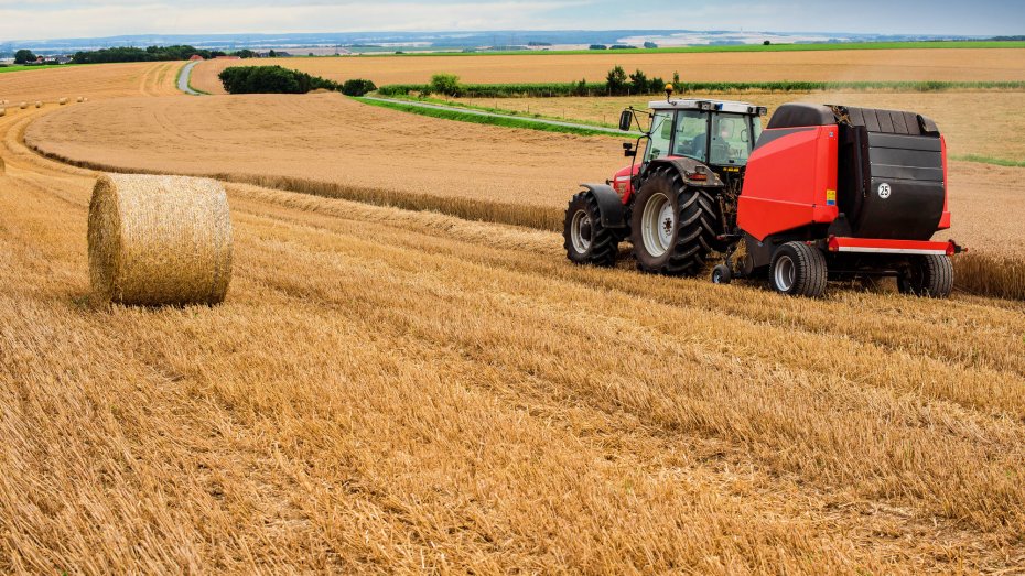 Symbolbild: Traktor auf einem Feld