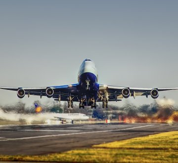 Symbolbild: Startendes Flugzeug