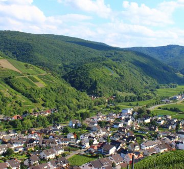 Symbolbild: Dorf im Ahrtal