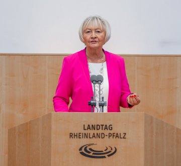 Cornelia Willius-Senzer im Landtag Rheinland-Pfalz