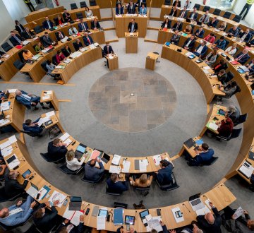 Plenarsaal im Landtag Rheinland-Pfalz