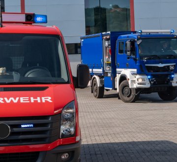 Symbolbild: Feuerwehr und THW