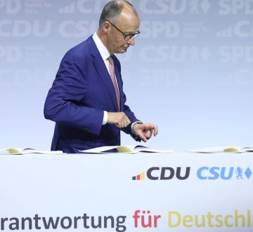 Friedrich Merz bei der Unterzeichnung des Koalitionsvertrags am 5. Mai 2025