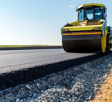 Symbolbild: Walze beim Straßenbau